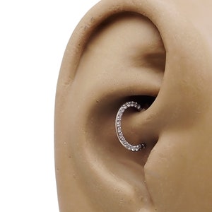 implant titanium CZ Front-Facing Titanium Clicker · Daith, Cartilage, Eyebrow, Helix, Septum, Smiley · 18g/16g/14g