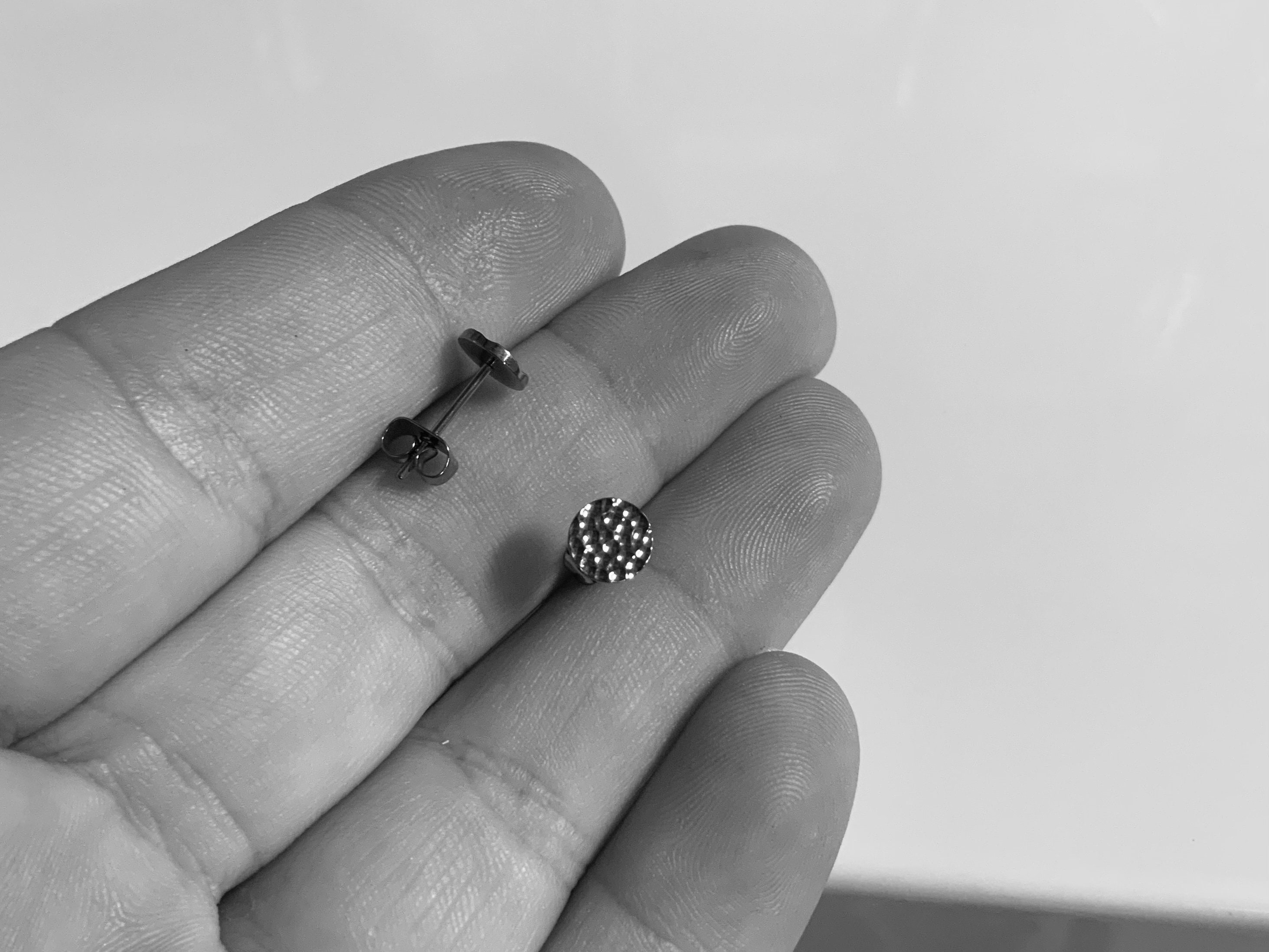 BVLAGIDA 4 Paia Orecchini in Titanio per Uomo Donna, Orecchino Ipoallergenico, Nero Orecchini Set, Orecchino in Titanio con Confezione Regalo, 2/3/4/5 mm