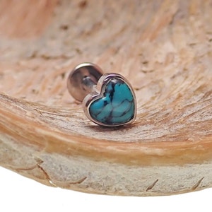 Piercing de espalda plana de titanio con implante de corazón turquesa 18 g, 16 g, 14 g