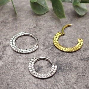 Design de estilo pirâmide de fileira dupla 8 mm, 10 mm Clicker de titânio · Daith/Helix/Septum · 16g