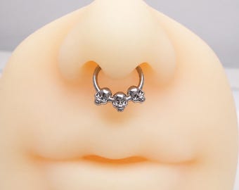Implant Titanium Skull Hinged Titanium Clicker · Septum/Daith/Helix · 16g Hoop 8mm 10mm