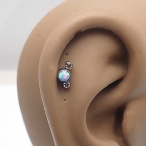 内ネジ、インプラントチタン、コーンフラワーブルーオパールインプラントチタンフラットバックピアス18g、16g、14g、ヘリックス、トラガス、軟骨