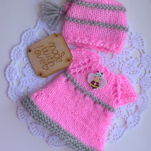 Gestrickte Puppenkleidung, Kleidung für Puppe 23 cm, Handgemachte Kleidung für Kleine Puppe