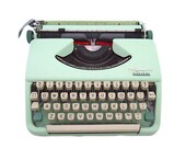 Olympia Splendid 33 typewriter, 1960s, mint green typewriter, working typewriter, portable typewriter, vintage, olympia typewriter, qwerty.