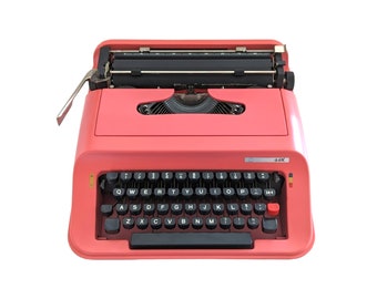 SALE!* Vintage manual Hema 44K typewriter from the 1970s in good working condition, a basic desk typewriter, pink colour, qwerty