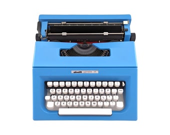 SALE!* Olivetti Lettera 25 typewriter, 1970s good working vintage typewriter, portable and manual typewriter, blue typewriter, qwerty