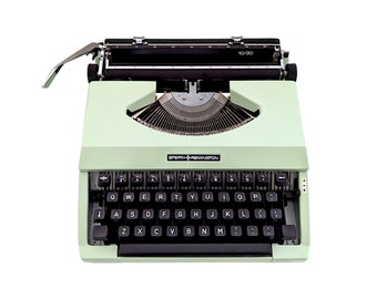 AUSVERKAUF!* Vintage Sperry Remington Schreibmaschine aus den 1970er Jahren in gut funktionierendem Vintage-Schreibmaschine, originale mintgrüne Farbe, QWERTY.