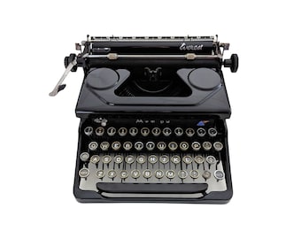 SALE!* Everest Modell 90 Schreibmaschine aus den 1940er Jahren aus Italien, eine tragbare Vintage-Schreibmaschine, schwarze Schreibmaschine mit QWERTY-Tastatur.