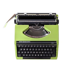 Sale!* Vintage Sperry Remington typewriter from the 1970s in good working condition vintage typewriter, green colour, qwerty.