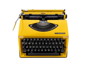 SALE!* Original vintage yellow Triumph Tippa typewriter, manual and portable typewriter with qwerty keyboard from the 1970s.