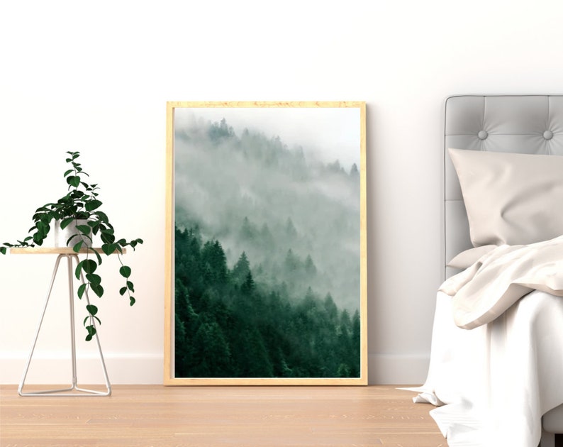 Poster Wald, Bild Wald im Nebel, Wald Foto, Berg Poster, grüne Waldwanddekoration, Landschaft Gebirge, großes vertikales Wandposter Bild 7