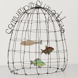 Come un Pesce in Gabbia N. 1 - Scultura in Fil di ferro e Cartone Decorato.