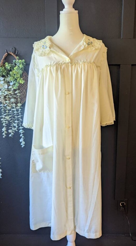 Vintage 1960's Pale Yellow Nightgown or Housecoat… - image 3