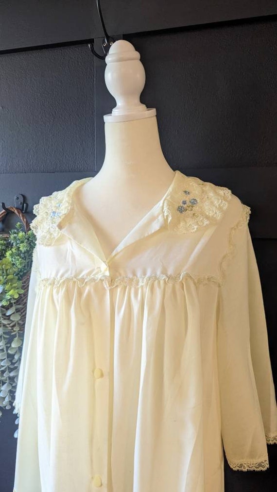 Vintage 1960's Pale Yellow Nightgown or Housecoat… - image 5