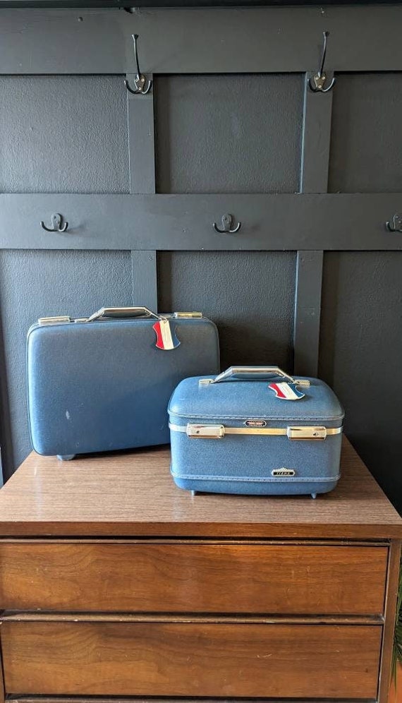 Midcentury American Tourist Train Case and Carry O