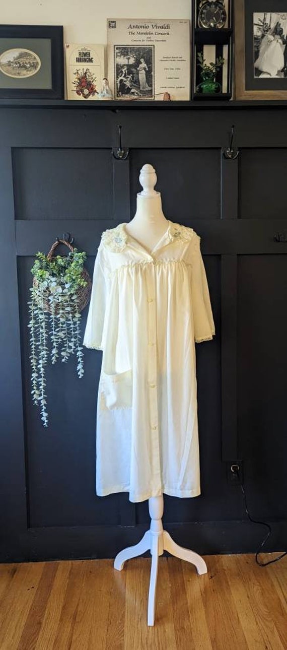 Vintage 1960's Pale Yellow Nightgown or Housecoat… - image 2