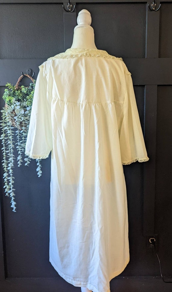 Vintage 1960's Pale Yellow Nightgown or Housecoat… - image 9