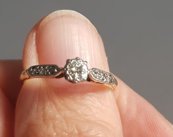 117E 18ct gold art deco Devine old European cut diamond solitaire engagement ring size N with accents