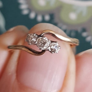 197Q beautiful antique old mine cut diamond trilogy ring in 18ct gold & platinum size L