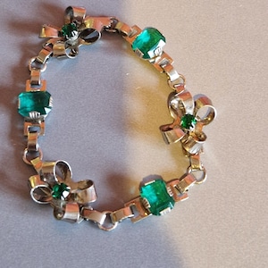 215B Edwardian/ Deco sterling silver emerald green glass bracelet