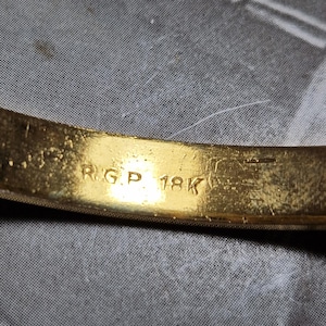 379F 18k RGP etsad armring i mitten av århundradet