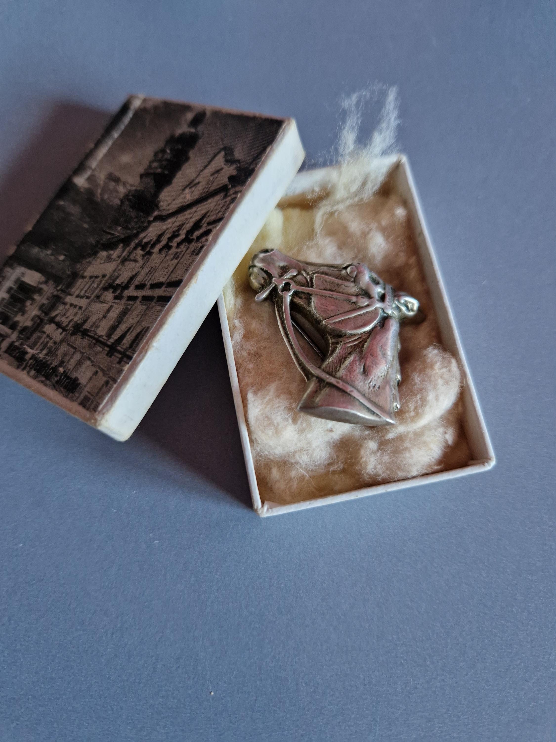 213z アンティーク馬頭ブローチ（オリジナルボックス入り） - Etsy 日本