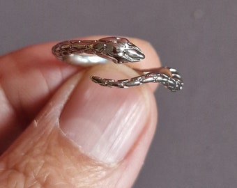194B a sweet vintage 925 silver adjustable snake ring