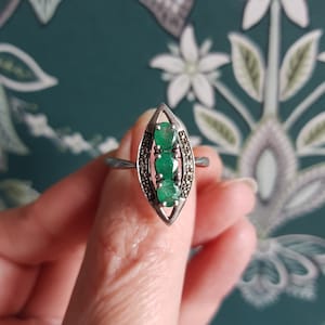 207E art deco STYLE 925 silver navette ring with REAL emeralds. Size R