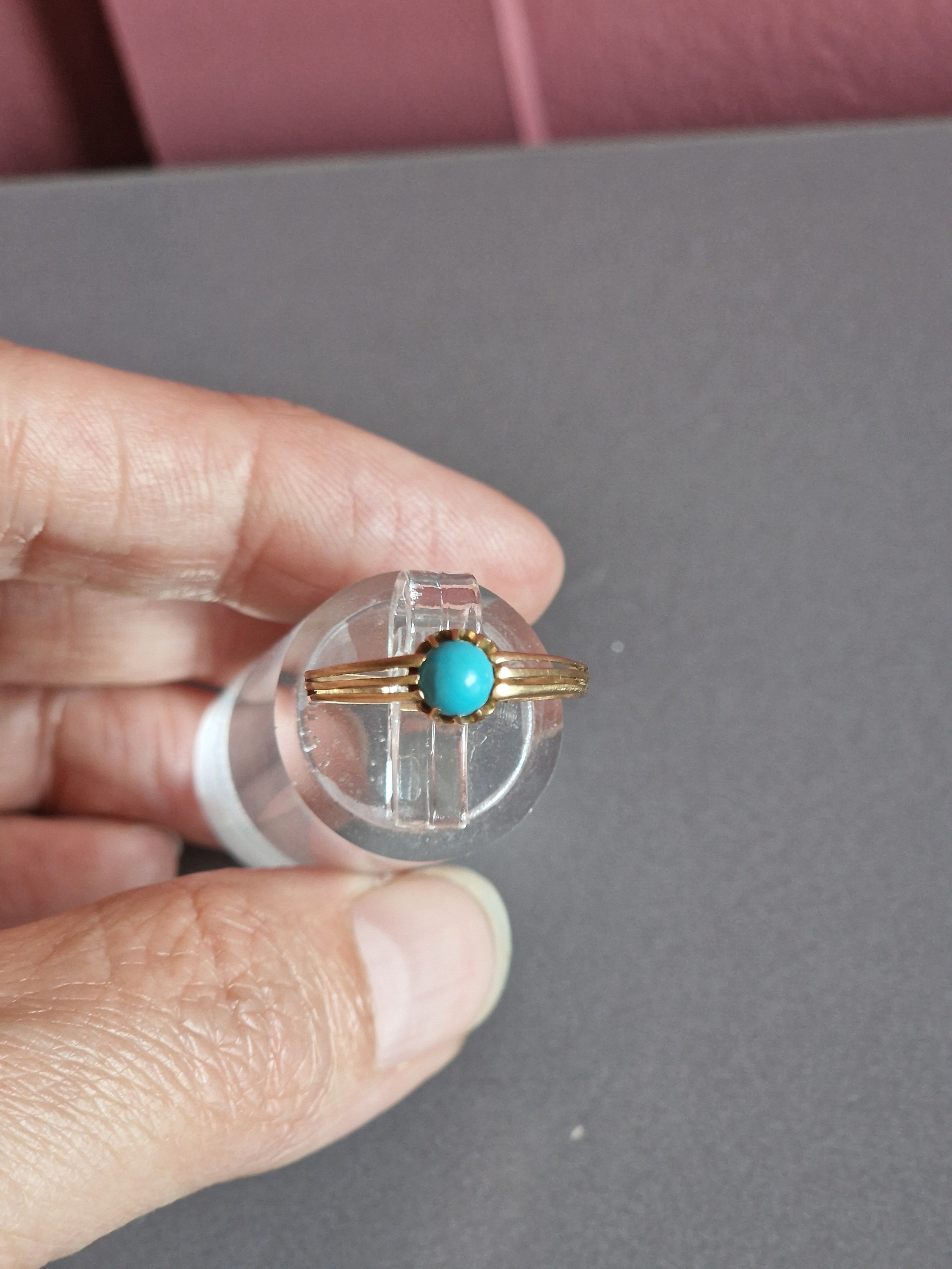 78B A sweet Edwardian 9ct gold turquoise bead ring size J/5