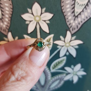 358E vintage 9ct gold emerald and diamond solitaire ring size K.5/ 5.5