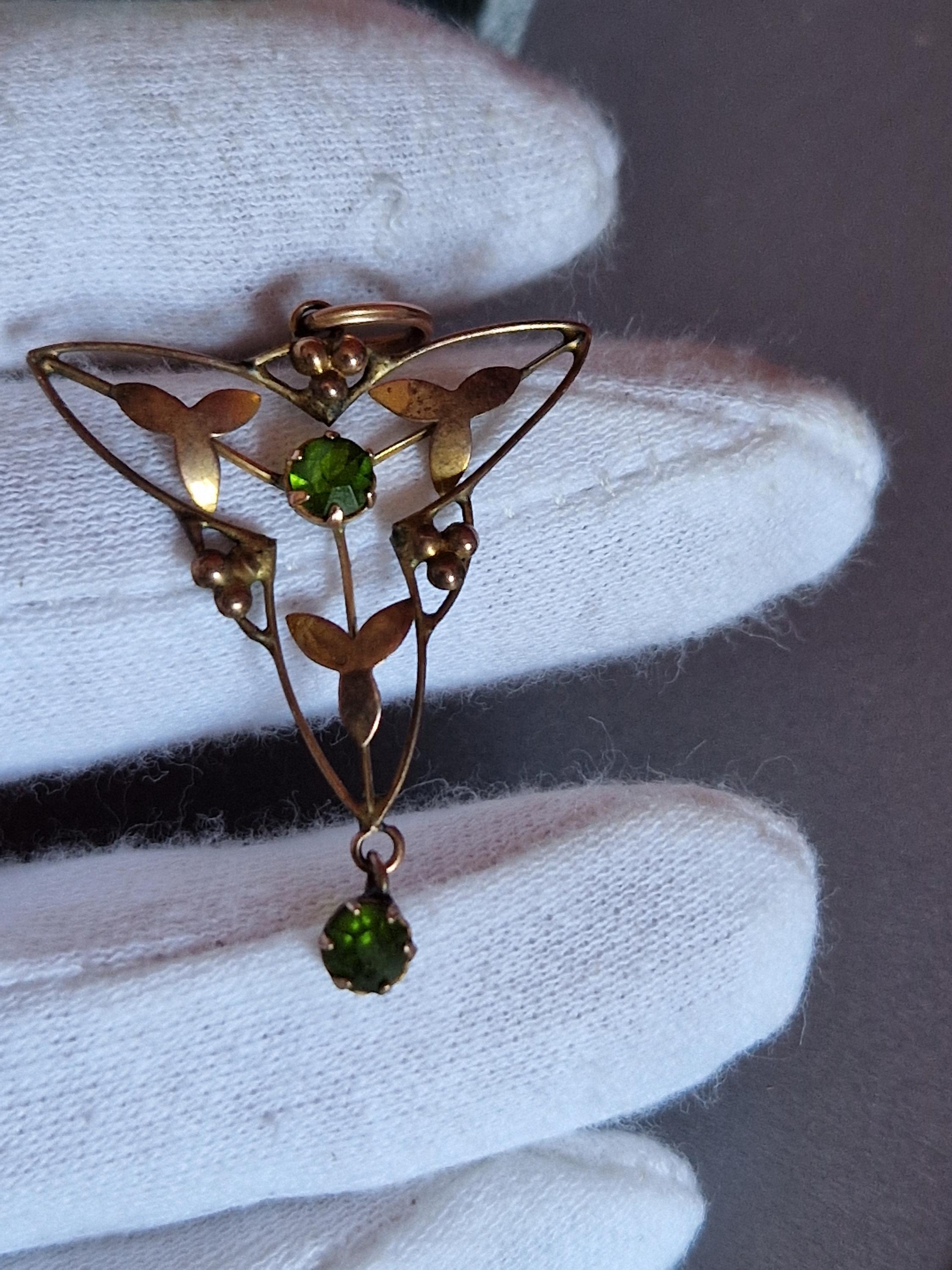 4F Art Nouveau 9ct gold pendant and green stone circa 1900s