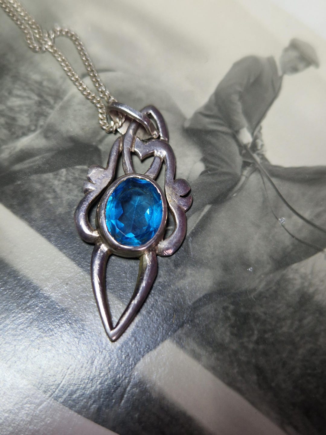 Pendentif Ancien En Argent Sterling Ovale Avec Une Pierre Synthétique Bleue - Style Vintage