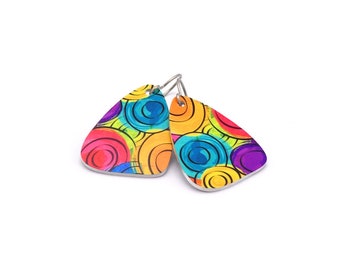 Pendientes florales ligeros y llamativos – Ganchos de titanio hipoalergénicos – Joyería colorida hecha a mano en aluminio – Sin níquel, aptos para orejas sensibles