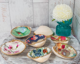 Ocean Quahog Clam Shell Trinket Dishes, Small Handmade Decorative Bowls