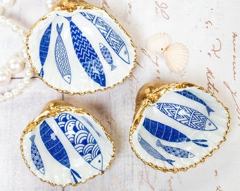 Set of 3 Cockle Shell Ring Bowls with Quirky Blue Fishes