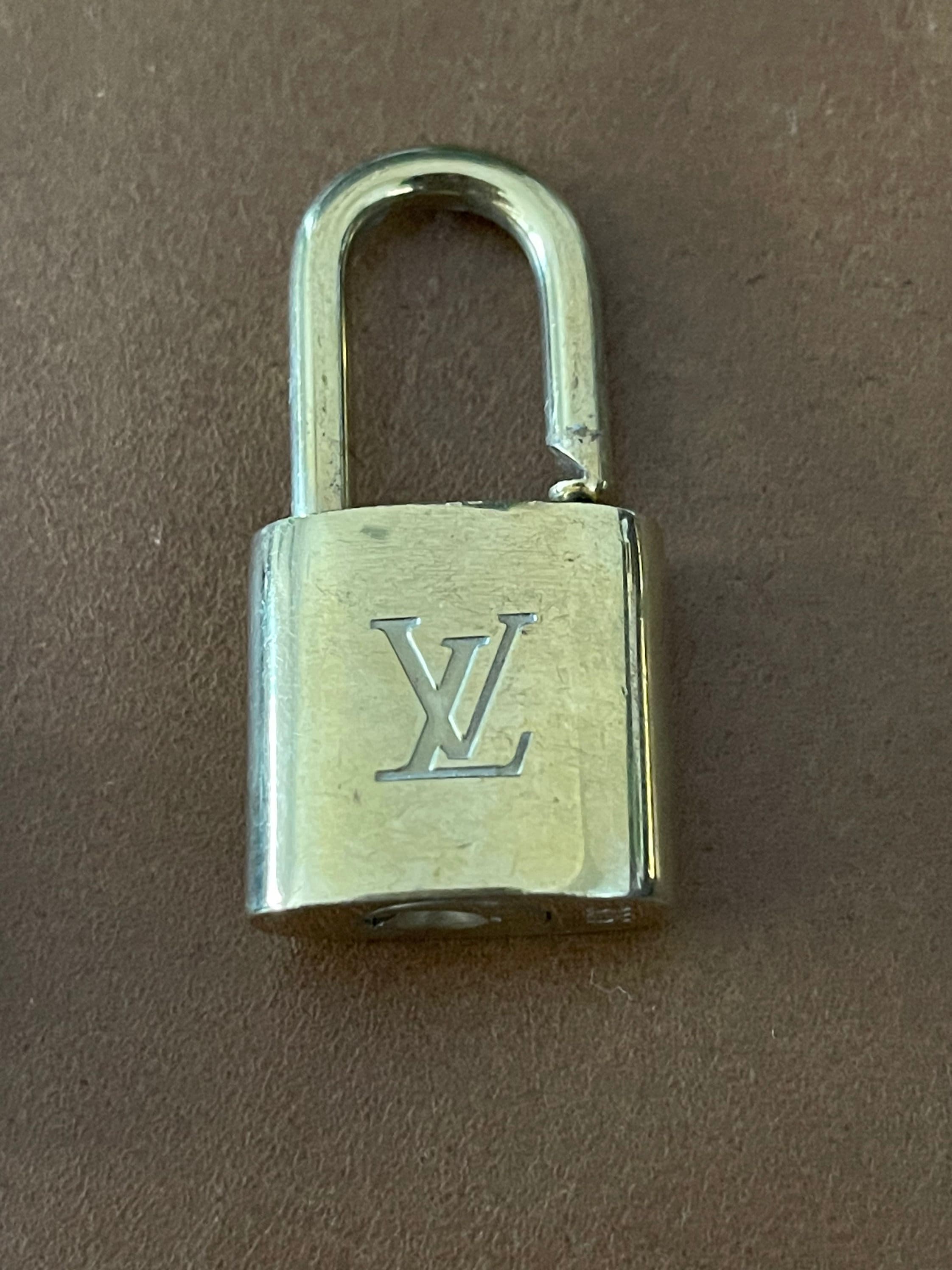 LOUIS VUITTON Polished Silver Lock and Key Set 140464