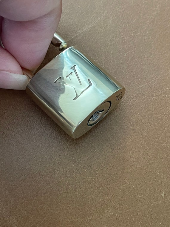 lv lock charm