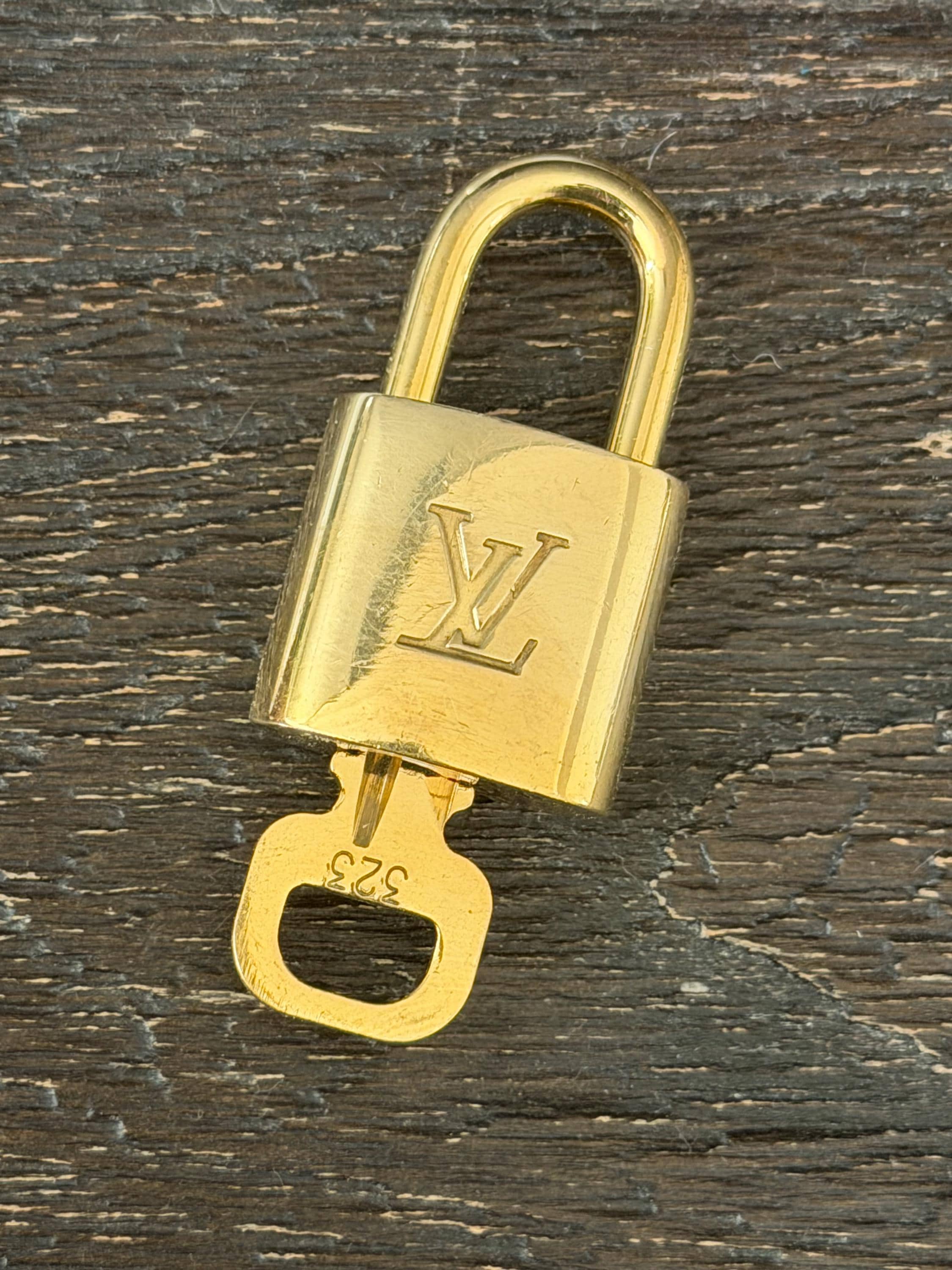 Louis Vuitton Key 323 - Etsy
