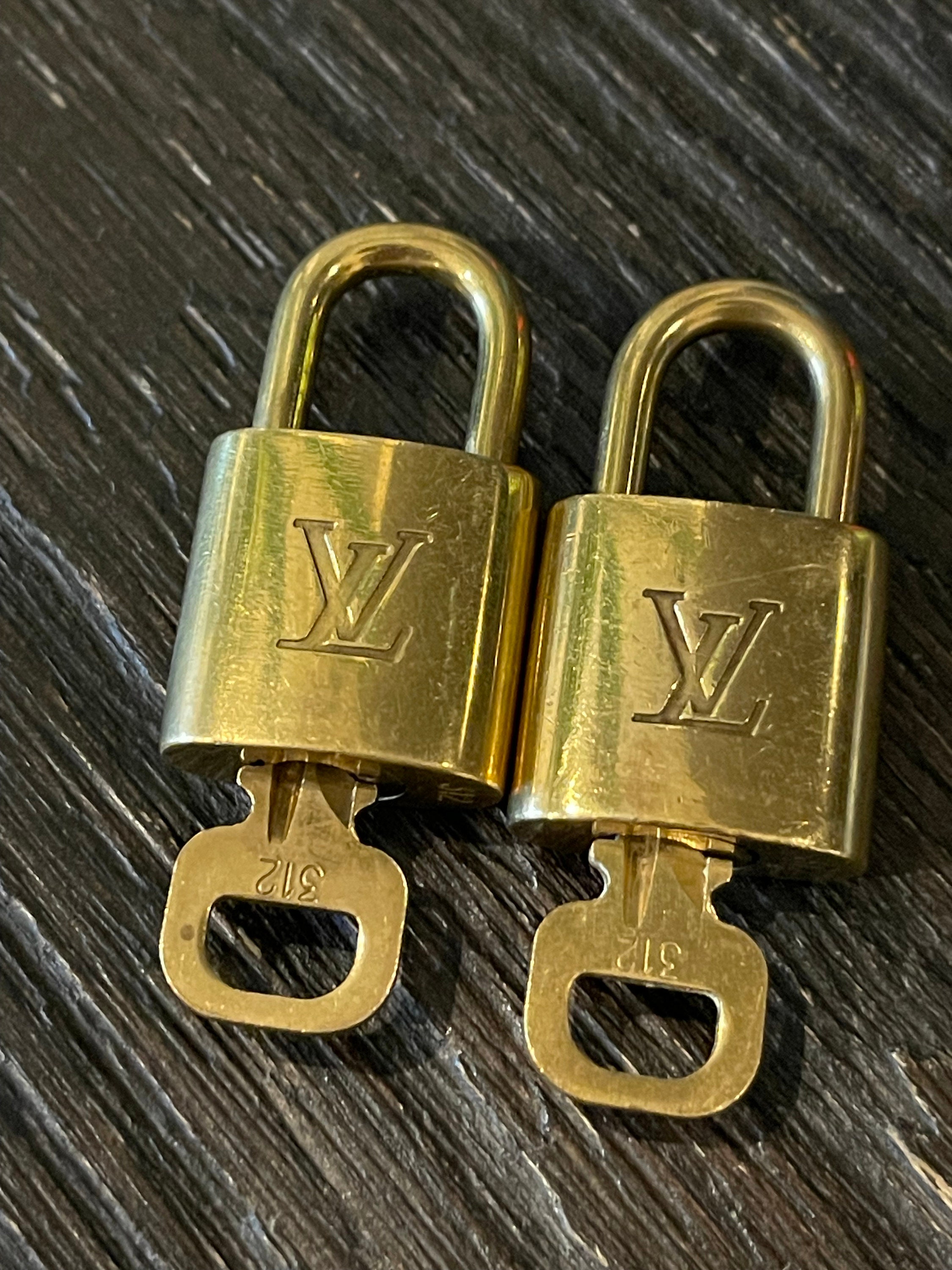 【MINT shiny】 Louis Vuitton Padlock Keys 10Set Brass Gold Accessories random