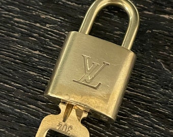 LOUIS VUITTON AUTH #307 LOCK KEY BRASS PADLOCK- POLISHED! Fits all bags! USA