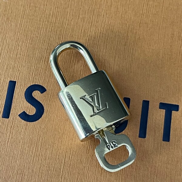 SL-199 Louis Vuitton padlock lock and key #314 LV purse charm not polished with box