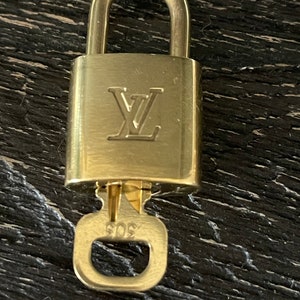 Louis Vuitton Key 303 