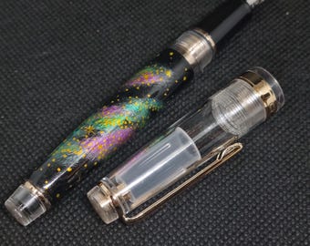 Pluma estilográfica Galaxia Esmeralda – Única en su clase