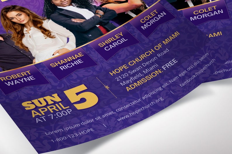K&ouml;nnte beinhalten: Lilafarbener Flyer mit goldener Schrift, der einen Sonntagsgottesdienst in der Hope Church of Miami am 5. April um 19:00 Uhr ank&uuml;ndigt. Der Flyer zeigt Fotos der Pastoren der Kirche und den Text "EINTRITT: FREI".