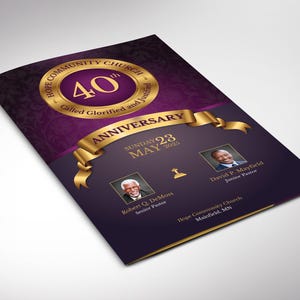 Puede incluir: Programa de aniversario de la iglesia morado y dorado con el texto "Hope Community Church - 40º Aniversario - Domingo 23 de mayo de 2022" y fotos de los pastores principal y adjunto.