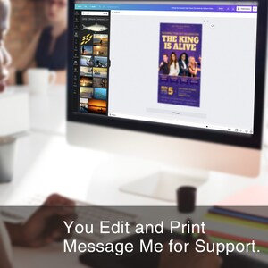 K&ouml;nnte beinhalten: Eine Person bearbeitet ein Poster auf einem Computerbildschirm. Das Poster ist lila und hat den Text "The King is Alive" darauf. Der Text "You Edit and Print Message Me for Support." wird unter dem Bild angezeigt.