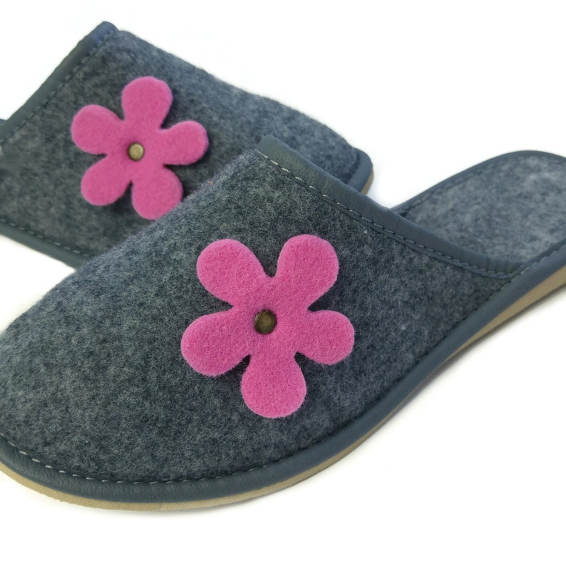 Ladies Women's Girls Pink Flower Grey Felt Mule Slippers Birthday Gift Present for Her I Home Bed Guests Travel image 3