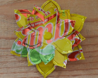 Imanes de flores hechos con latas de aluminio recicladas, arte único de refrescos, juego de 2