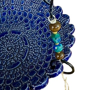 One-of-kind Hanging Pottery Bird Bath Bird-feeder / Feeder. 9 round Blue texture pattern and Natural Wood beads 画像 2