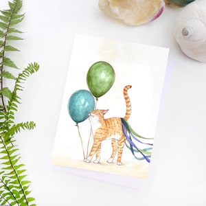 Verjaardagskaart kat, illustratie van Ginger Kitty met ballonnen, kaart voor kattenliefhebbers, blanco binnenkant, 5 x 7 inch
